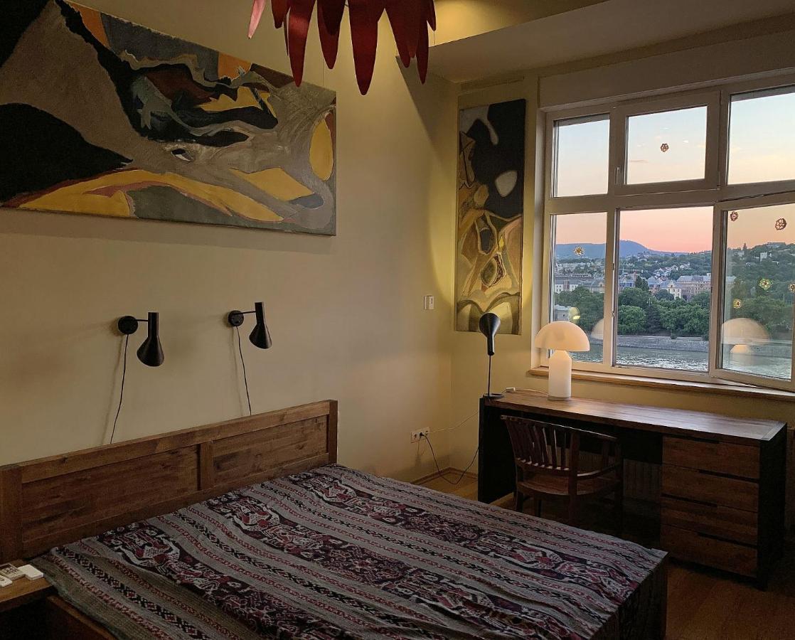 Riverside Gem In The Center Apartament